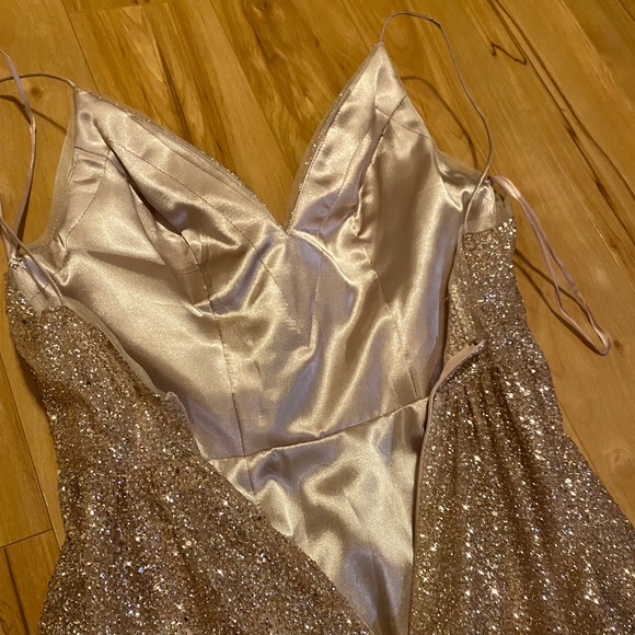 Cinderella Divine prom dress—Size 4 - Picture 7 of 9